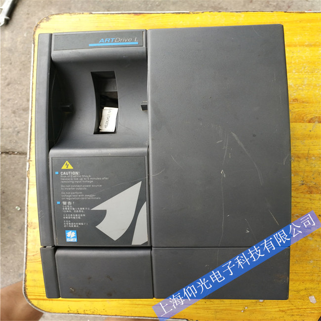 AVY2055-KBL AC4西威SIEI電梯專(zhuān)用變頻器面板無(wú)顯示維修